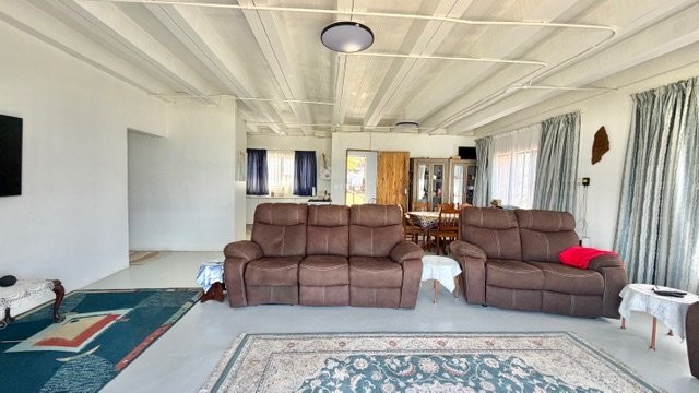 5 Bedroom Property for Sale in Uvongo KwaZulu-Natal
