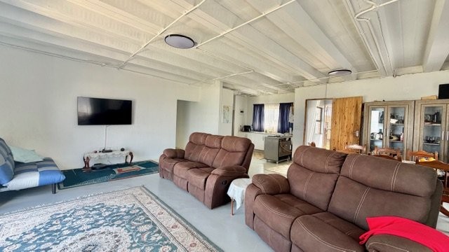 5 Bedroom Property for Sale in Uvongo KwaZulu-Natal