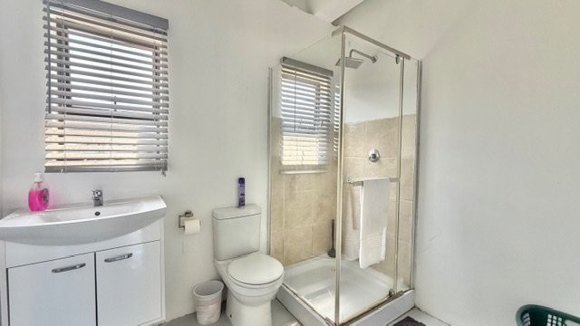 5 Bedroom Property for Sale in Uvongo KwaZulu-Natal