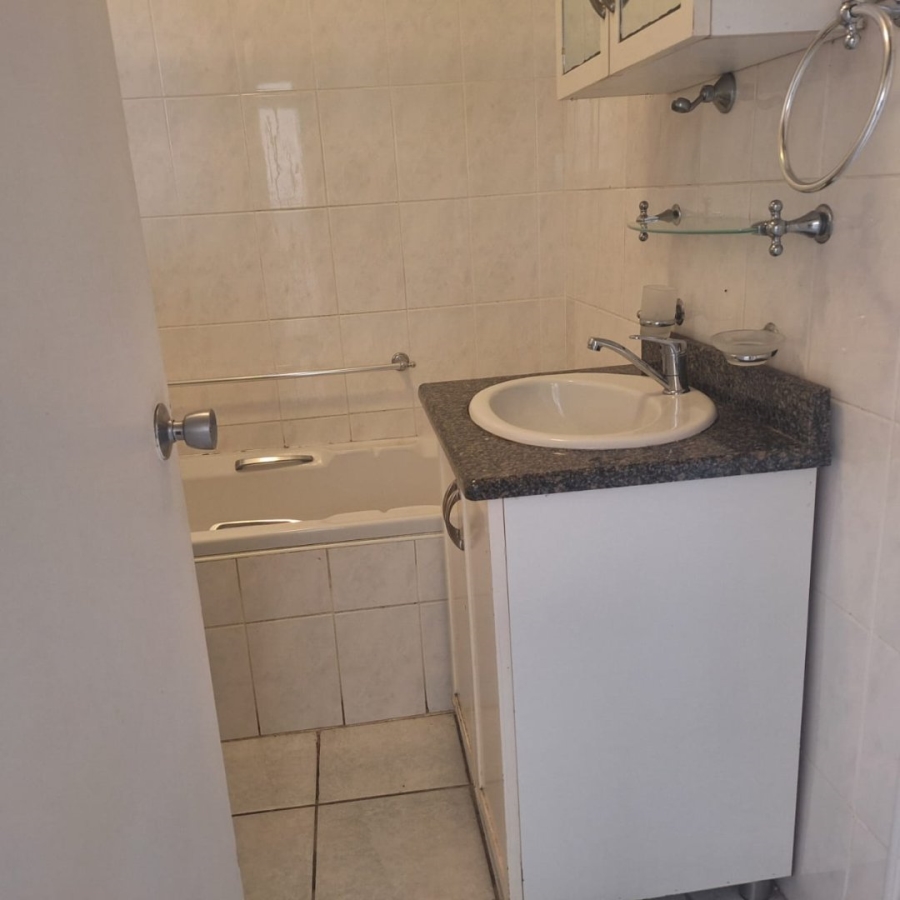To Let 1 Bedroom Property for Rent in Essenwood KwaZulu-Natal