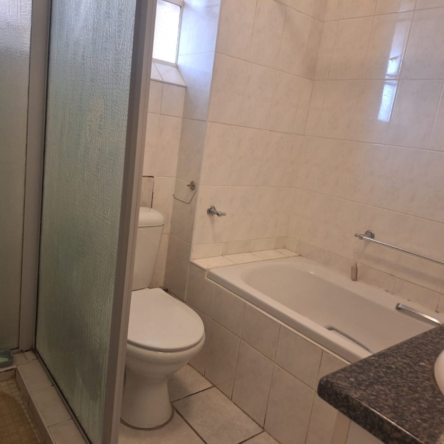 To Let 1 Bedroom Property for Rent in Essenwood KwaZulu-Natal