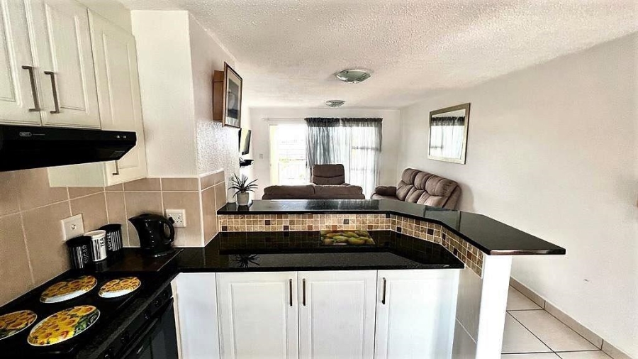 2 Bedroom Property for Sale in Uvongo KwaZulu-Natal