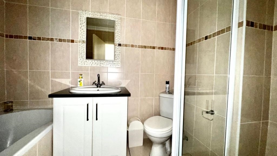 2 Bedroom Property for Sale in Uvongo KwaZulu-Natal
