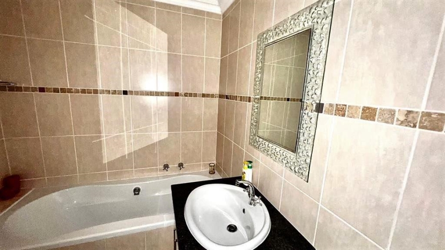 2 Bedroom Property for Sale in Uvongo KwaZulu-Natal