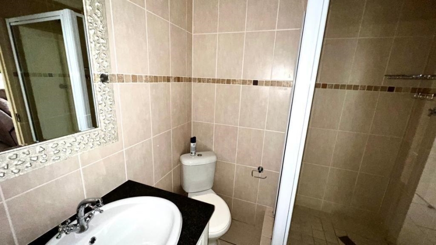 2 Bedroom Property for Sale in Uvongo KwaZulu-Natal