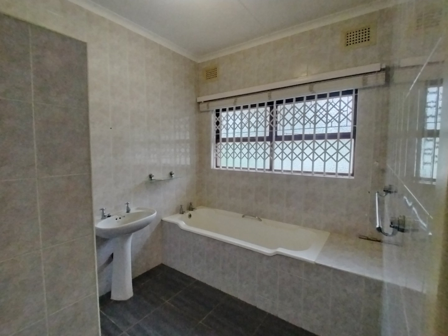 3 Bedroom Property for Sale in Uvongo KwaZulu-Natal