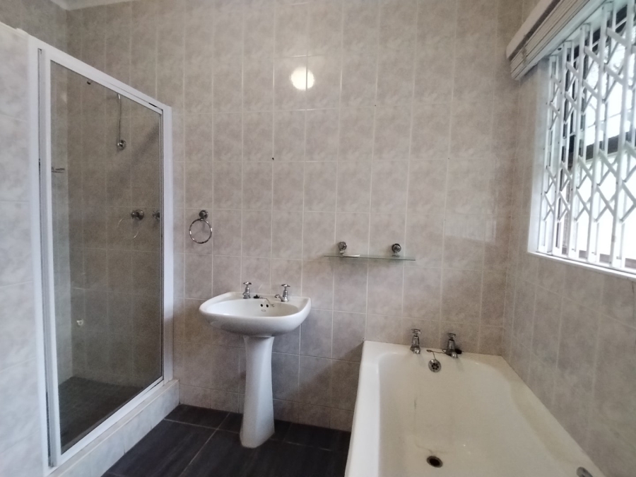 3 Bedroom Property for Sale in Uvongo KwaZulu-Natal