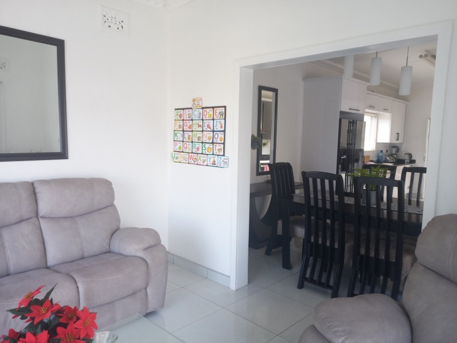 2 Bedroom Property for Sale in Uvongo KwaZulu-Natal