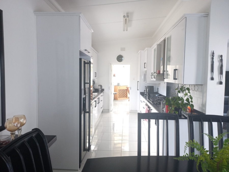 2 Bedroom Property for Sale in Uvongo KwaZulu-Natal