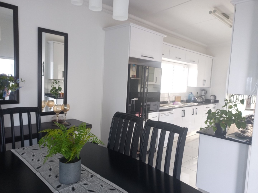 2 Bedroom Property for Sale in Uvongo KwaZulu-Natal