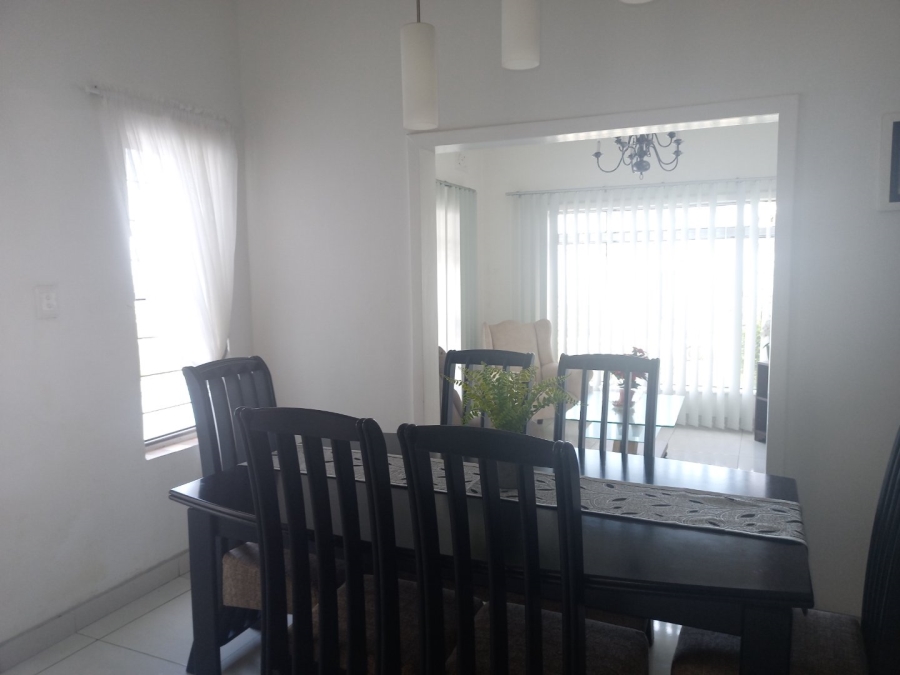 2 Bedroom Property for Sale in Uvongo KwaZulu-Natal