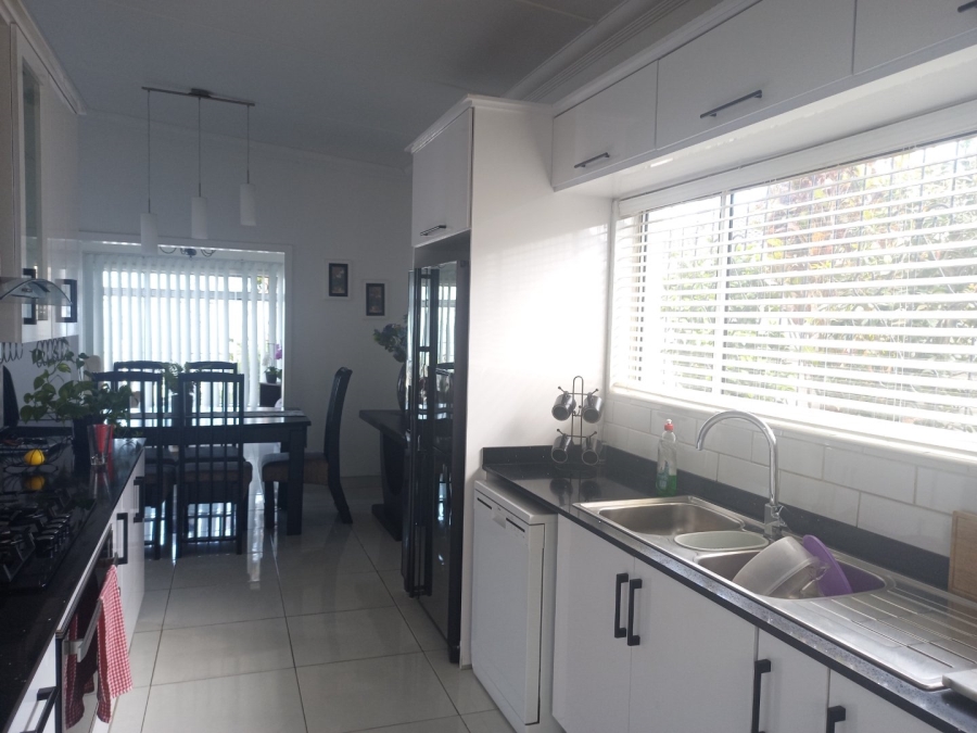 2 Bedroom Property for Sale in Uvongo KwaZulu-Natal
