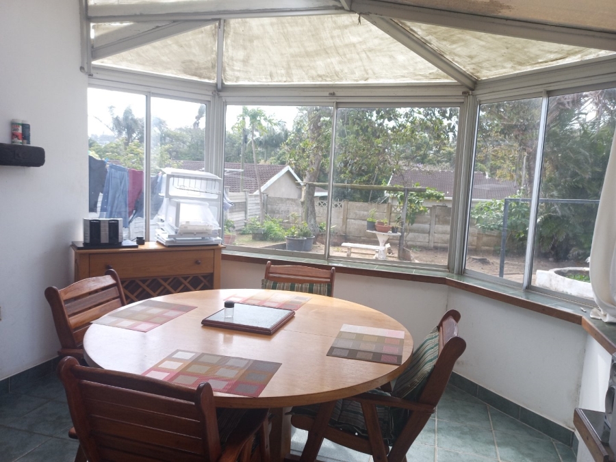 2 Bedroom Property for Sale in Uvongo KwaZulu-Natal