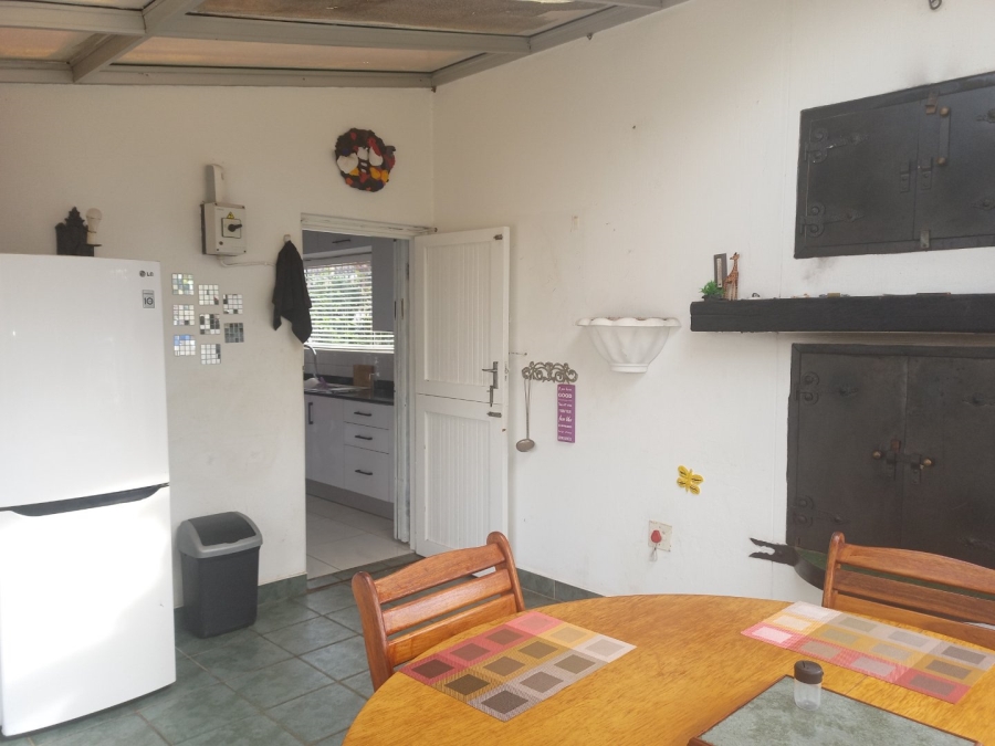 2 Bedroom Property for Sale in Uvongo KwaZulu-Natal