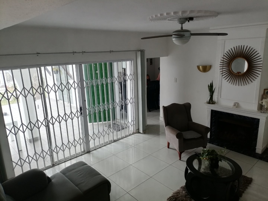 2 Bedroom Property for Sale in Uvongo KwaZulu-Natal