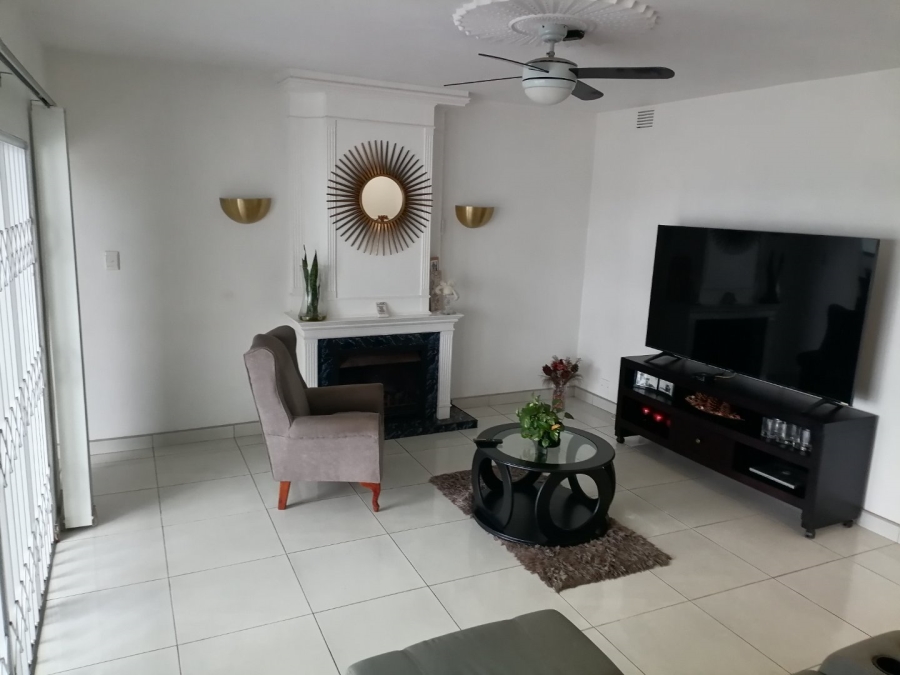 2 Bedroom Property for Sale in Uvongo KwaZulu-Natal