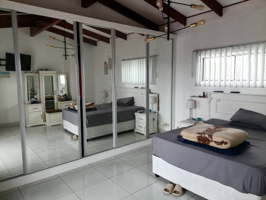 2 Bedroom Property for Sale in Uvongo KwaZulu-Natal