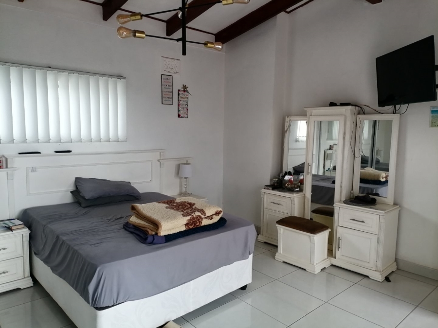 2 Bedroom Property for Sale in Uvongo KwaZulu-Natal