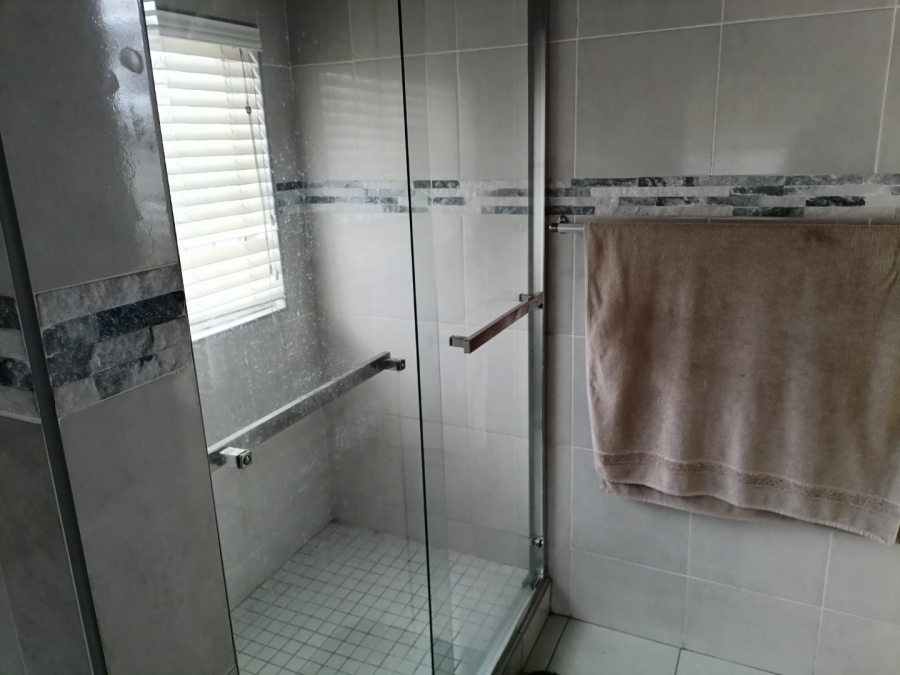 2 Bedroom Property for Sale in Uvongo KwaZulu-Natal