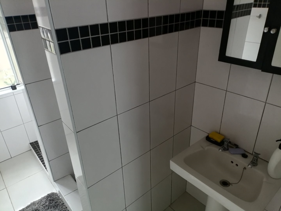 2 Bedroom Property for Sale in Uvongo KwaZulu-Natal