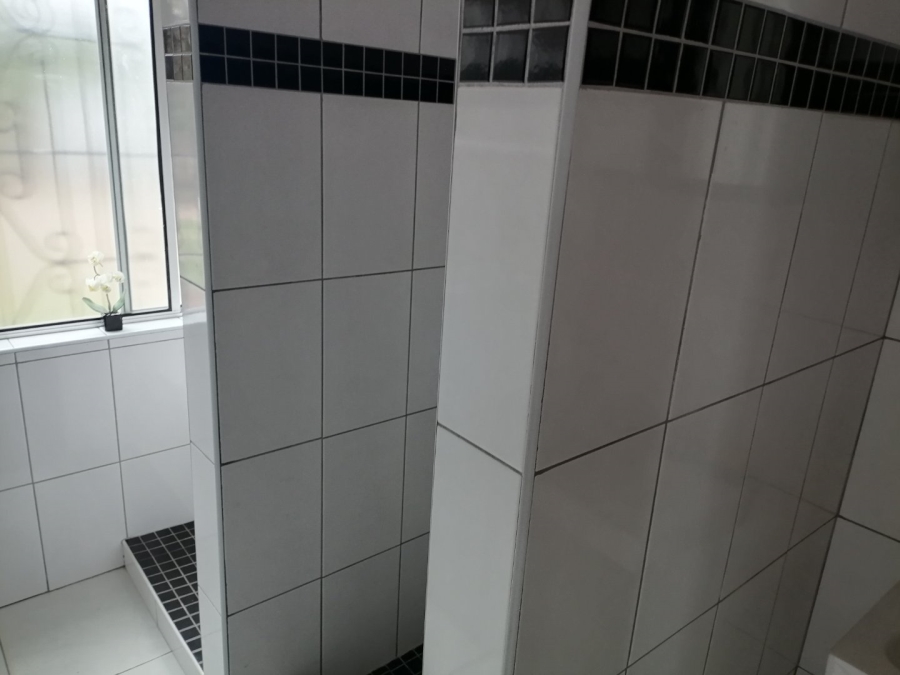 2 Bedroom Property for Sale in Uvongo KwaZulu-Natal