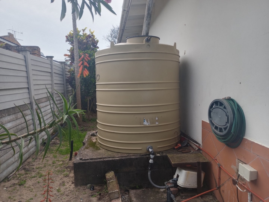 2 Bedroom Property for Sale in Uvongo KwaZulu-Natal