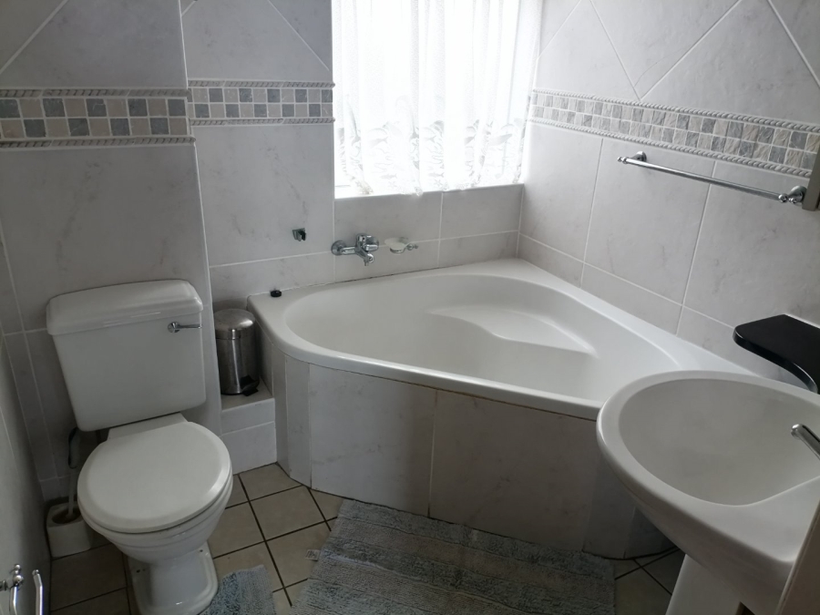 2 Bedroom Property for Sale in Uvongo KwaZulu-Natal
