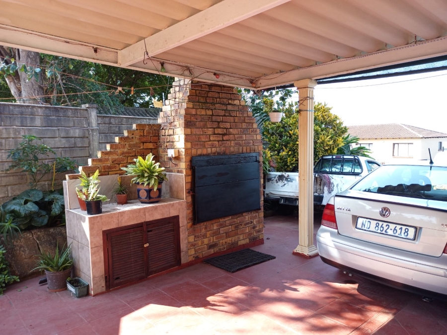 5 Bedroom Property for Sale in Lawrence Rocks KwaZulu-Natal