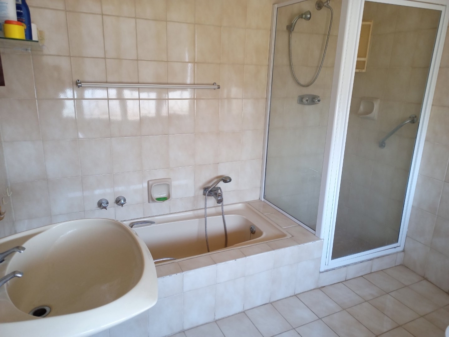 5 Bedroom Property for Sale in Lawrence Rocks KwaZulu-Natal