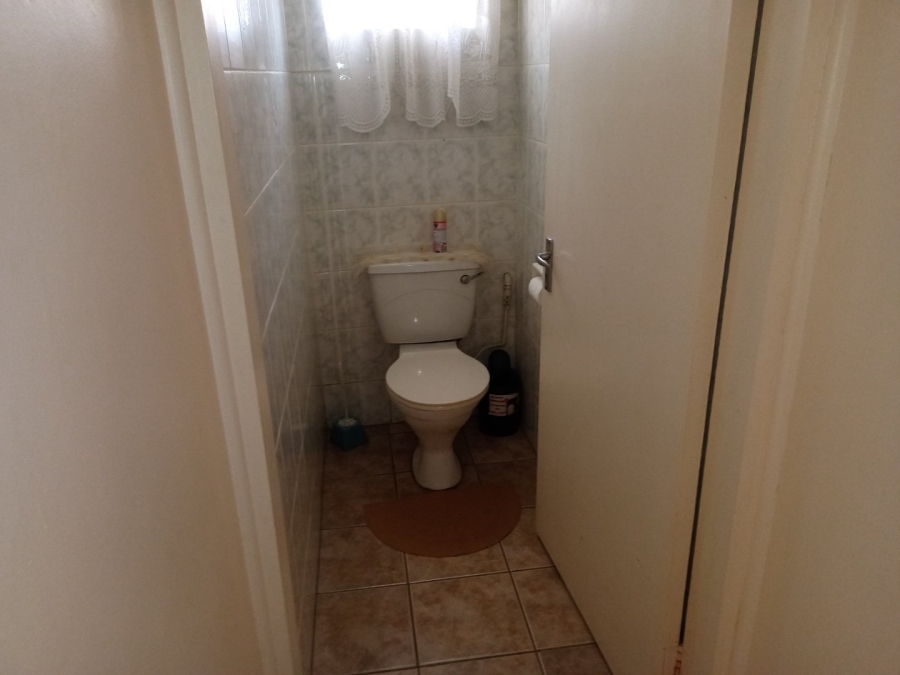 5 Bedroom Property for Sale in Lawrence Rocks KwaZulu-Natal