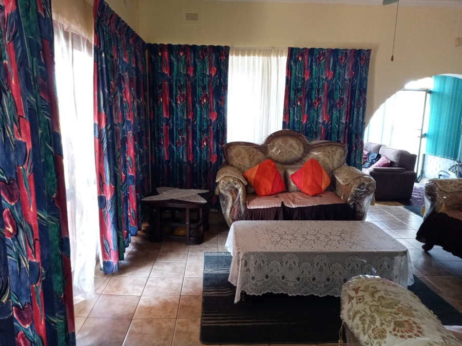 5 Bedroom Property for Sale in Lawrence Rocks KwaZulu-Natal