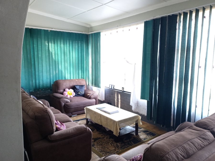5 Bedroom Property for Sale in Lawrence Rocks KwaZulu-Natal