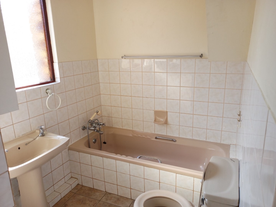 5 Bedroom Property for Sale in Lawrence Rocks KwaZulu-Natal