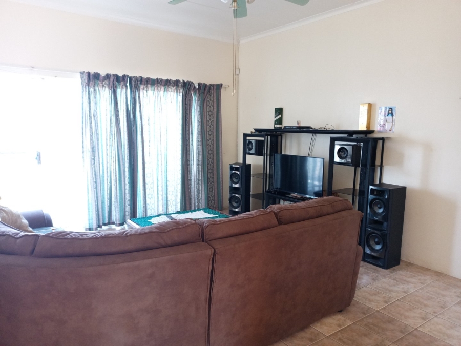 5 Bedroom Property for Sale in Lawrence Rocks KwaZulu-Natal