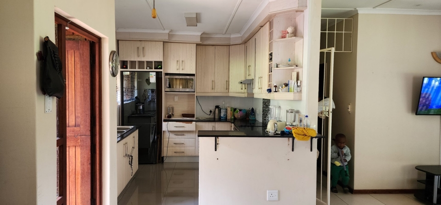 3 Bedroom Property for Sale in Umtentweni KwaZulu-Natal