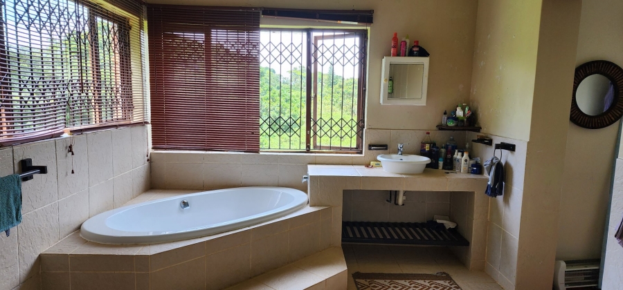 3 Bedroom Property for Sale in Umtentweni KwaZulu-Natal