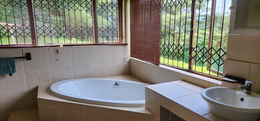 3 Bedroom Property for Sale in Umtentweni KwaZulu-Natal