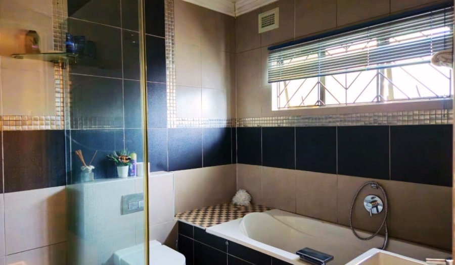 6 Bedroom Property for Sale in Stanger Manor KwaZulu-Natal