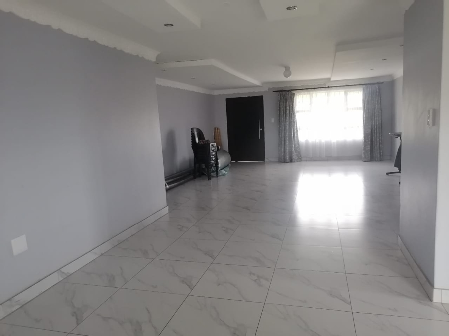 5 Bedroom Property for Sale in Esikhawini KwaZulu-Natal