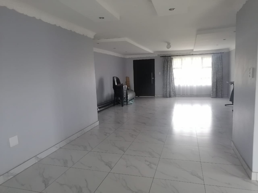 5 Bedroom Property for Sale in Esikhawini KwaZulu-Natal