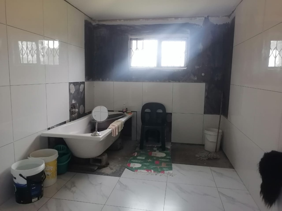 5 Bedroom Property for Sale in Esikhawini KwaZulu-Natal