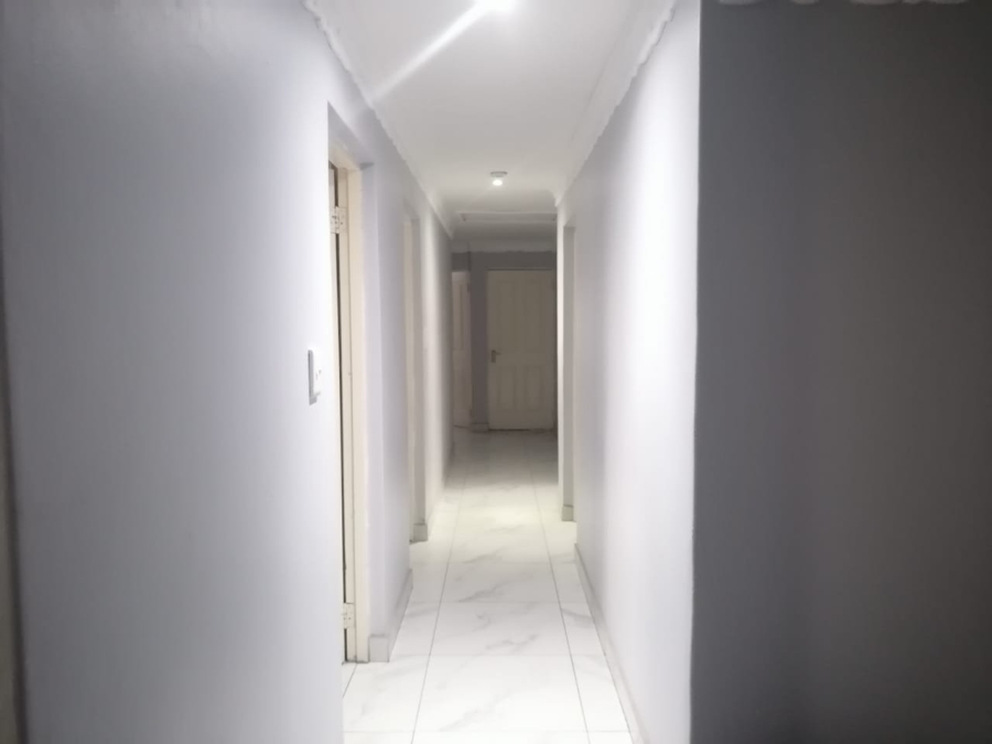 5 Bedroom Property for Sale in Esikhawini KwaZulu-Natal