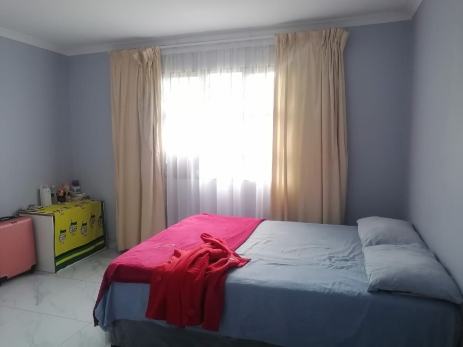 5 Bedroom Property for Sale in Esikhawini KwaZulu-Natal