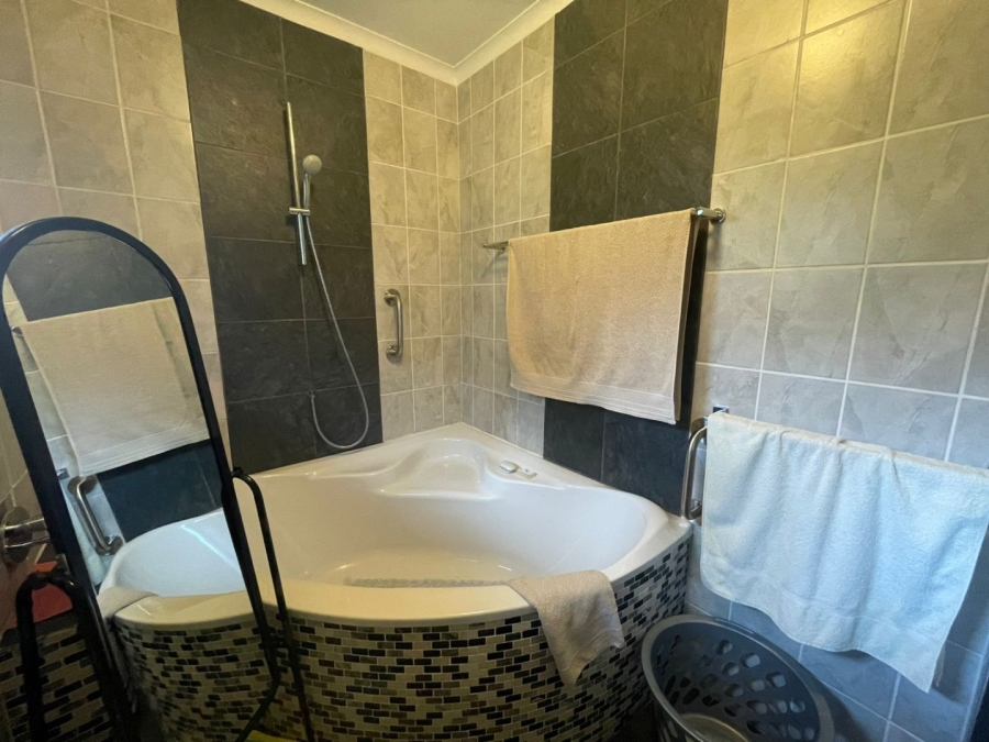 3 Bedroom Property for Sale in Uvongo KwaZulu-Natal