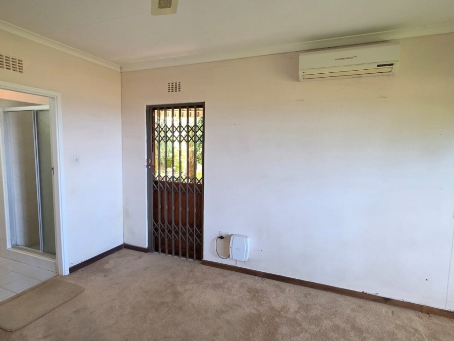 3 Bedroom Property for Sale in Umtentweni KwaZulu-Natal