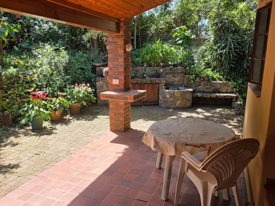 3 Bedroom Property for Sale in Umtentweni KwaZulu-Natal