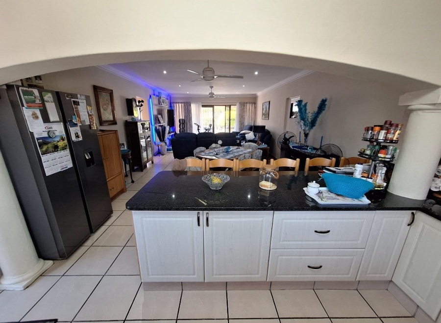 3 Bedroom Property for Sale in Uvongo KwaZulu-Natal