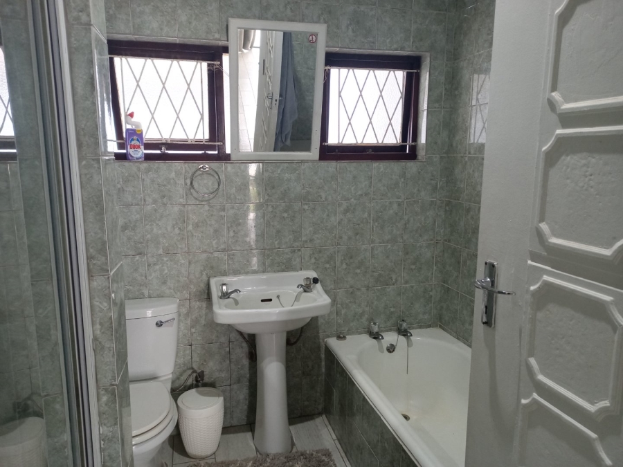 4 Bedroom Property for Sale in Uvongo KwaZulu-Natal