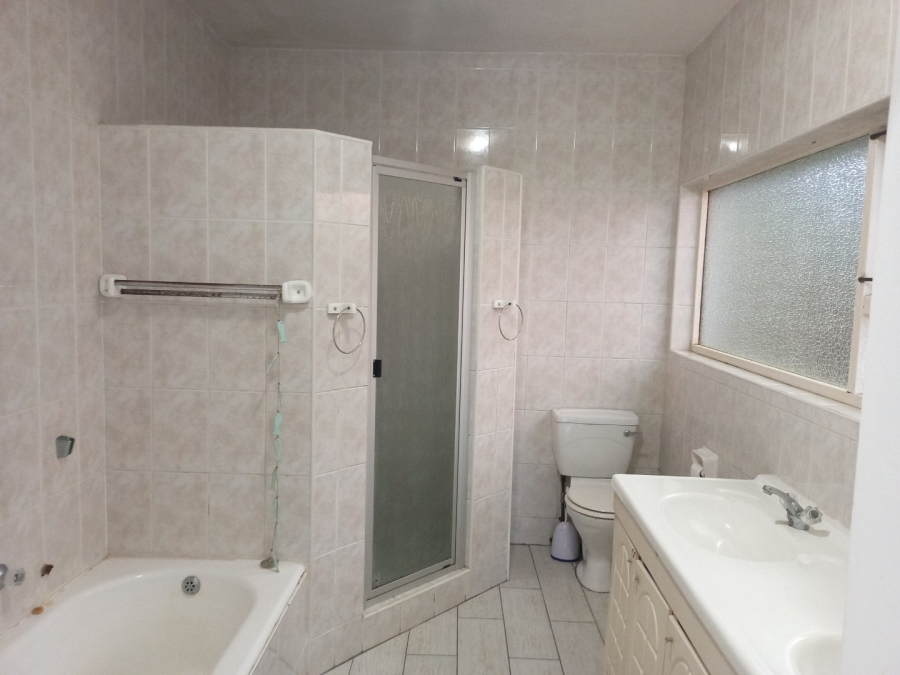 4 Bedroom Property for Sale in Uvongo KwaZulu-Natal