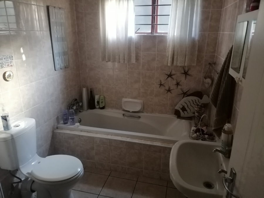 4 Bedroom Property for Sale in Uvongo Beach KwaZulu-Natal